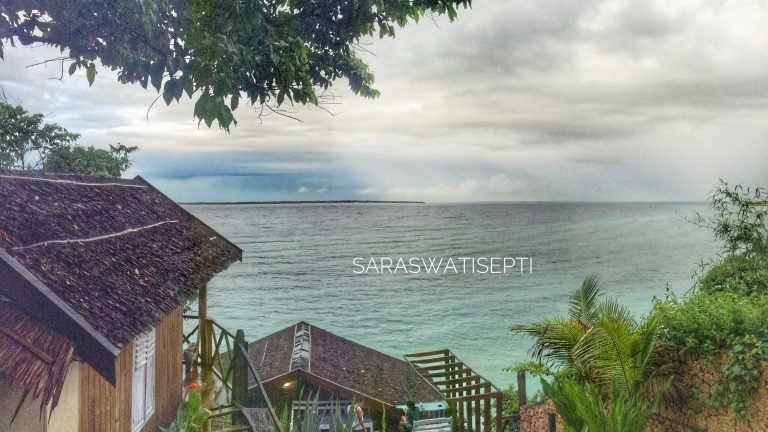 PENGINAPAN TANJUNG BIRA : COSMOS BUNGALOW